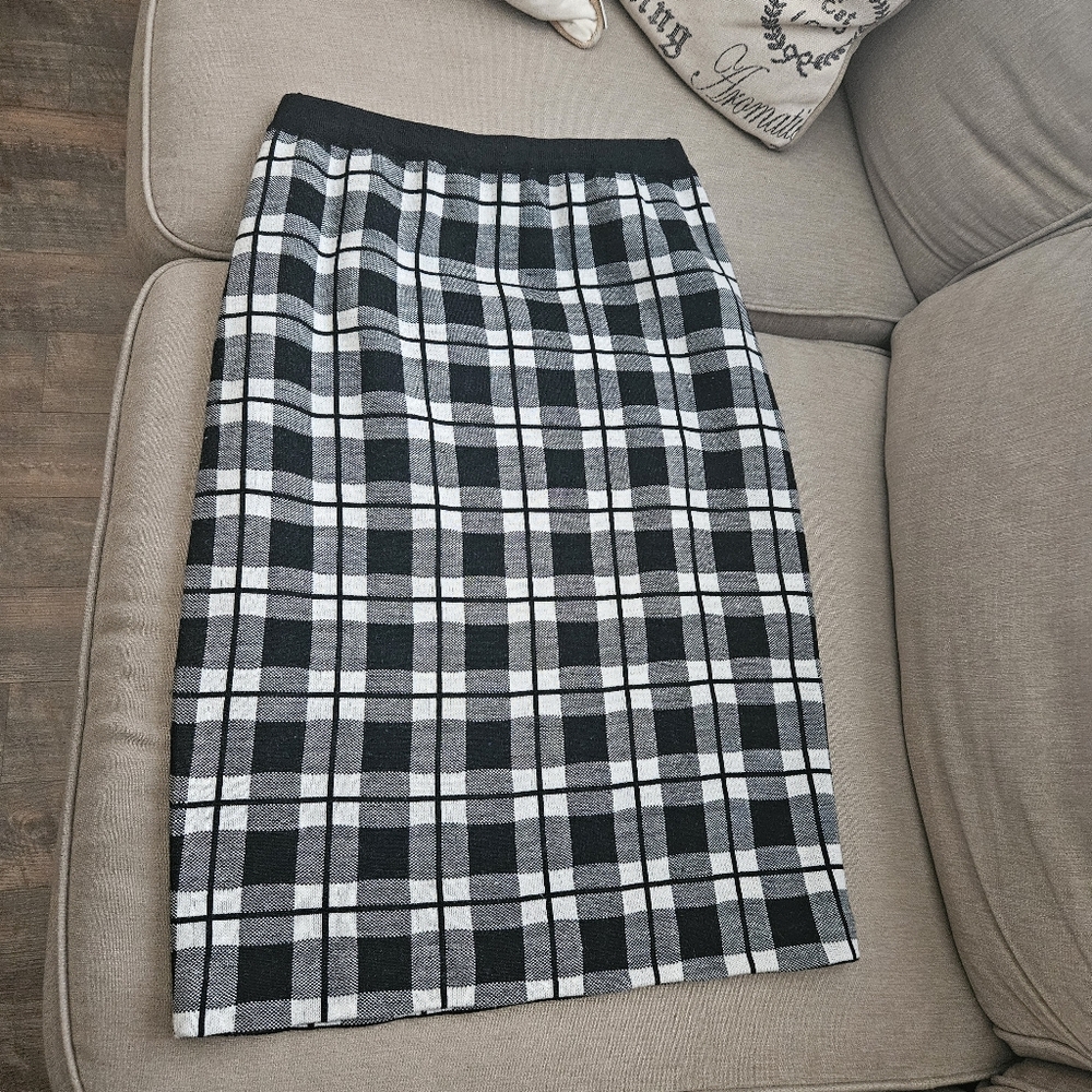 Vintage Wool Plaid Pencil Skirt Classic Black and White
